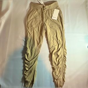 Lululemon Beyond the Studio Lined Jogger - Size 6